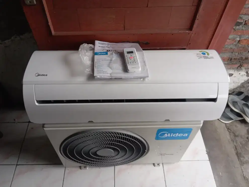 AC merk Midea like new