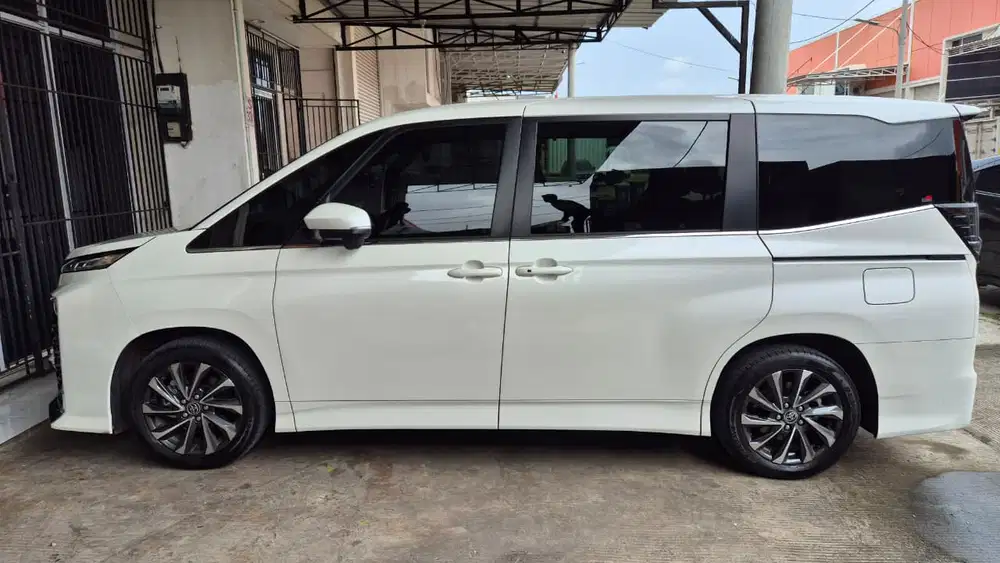 Toyota Voxy 2024 Bensin