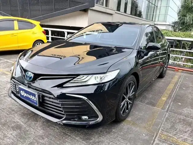 Pajak Panjang - Toyota Camry 2.5 Hybrid-AT 2021