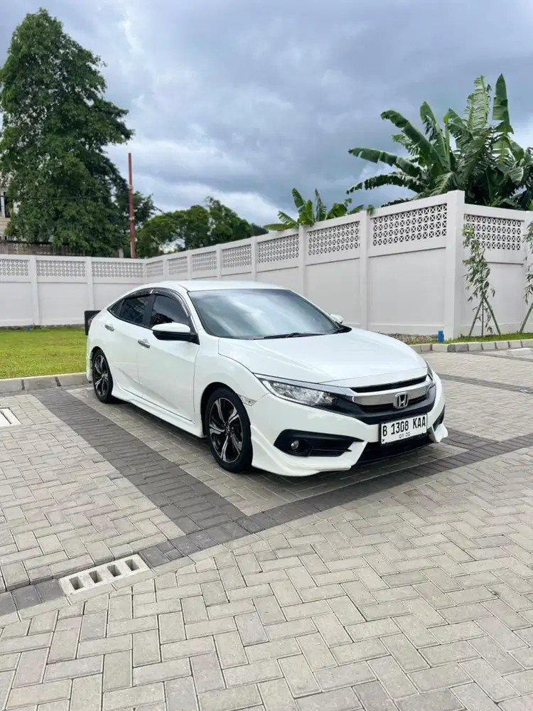 Honda Civic Sedan ES E/S Low KM 2018/2019 Mulus Bagus Garansi Mobil