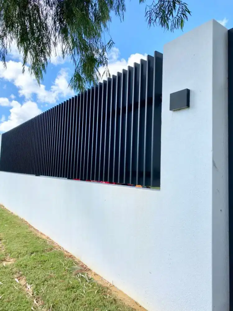 Pagar rumah dengan besi hollo galvanis desain minimalis modern