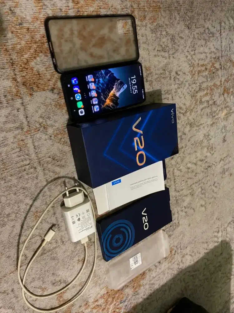 Vivo v20 8/128 gb