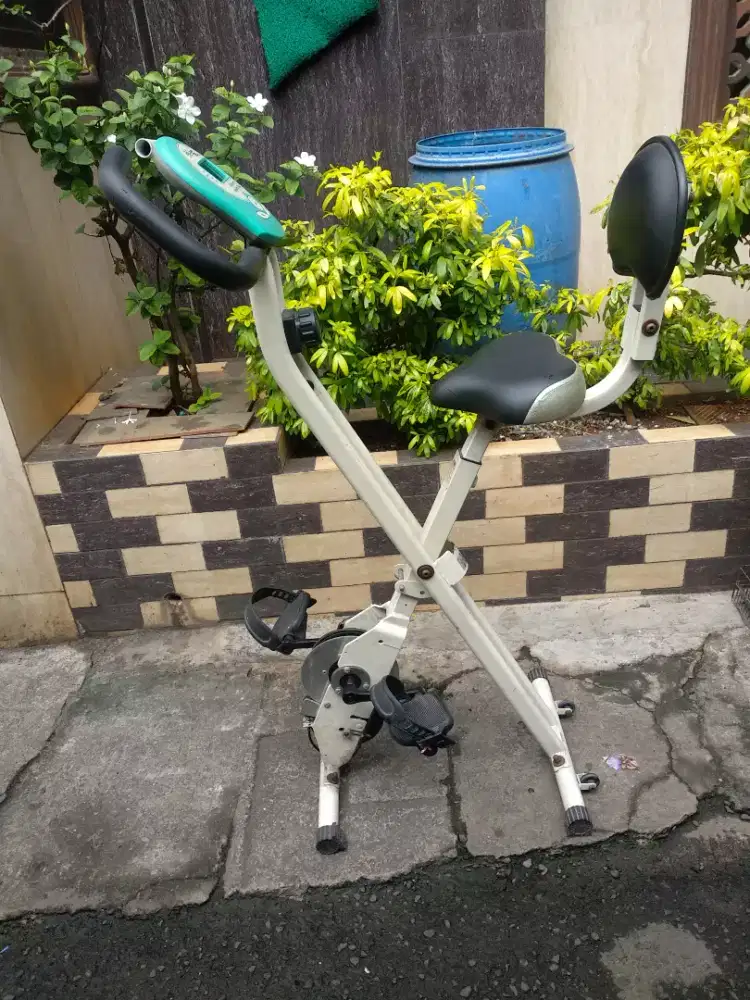 Sepeda Statitis untuk olah raga rumah merek Exoder Bike normal