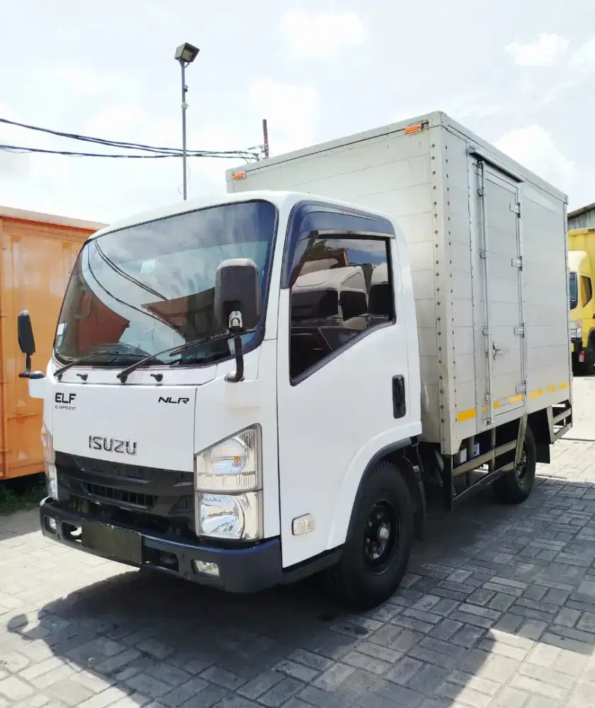 ISUZU ELF GIGA 4 BAN CDE BOX KONDISI ISTIMEWA CANTER DUTRO