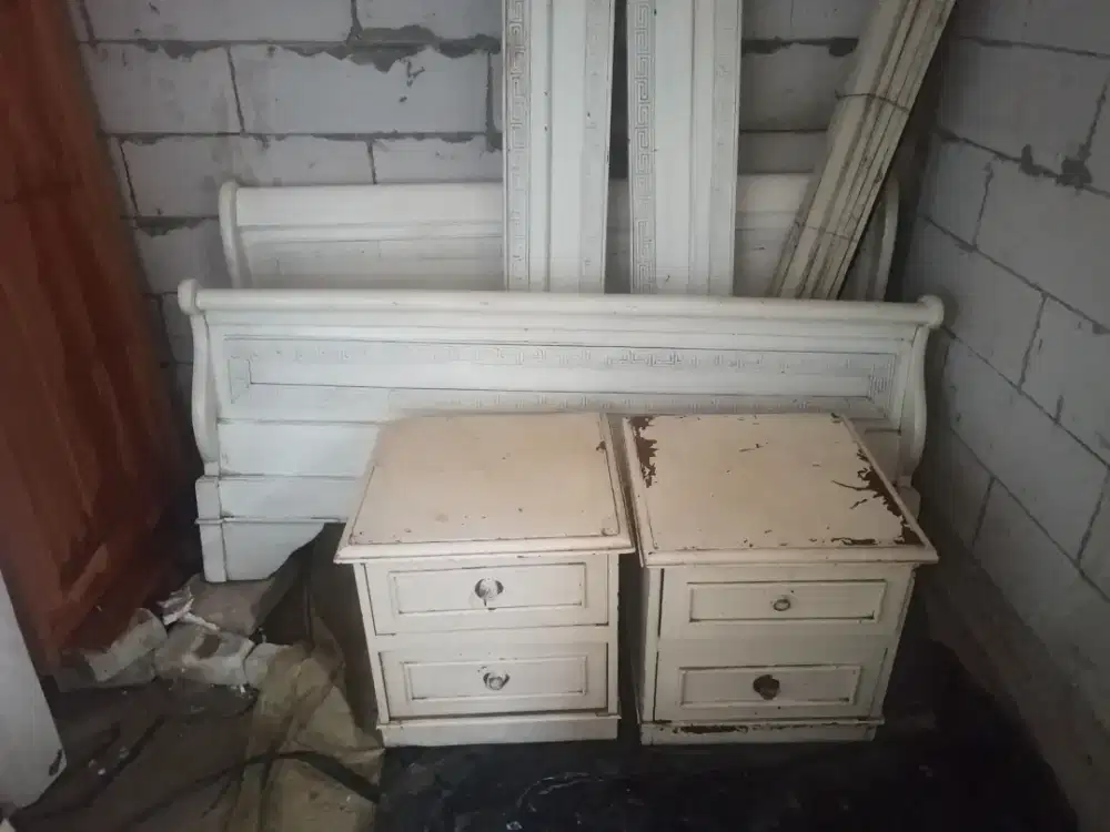 bed jati tua set nakas