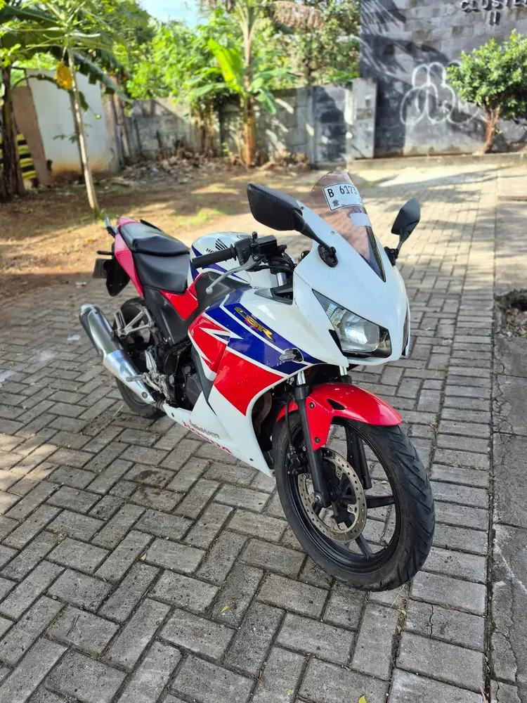 Dijual Honda CBR 150R k45 tahun 2014