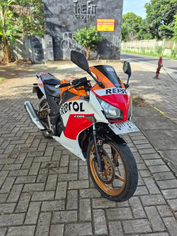 Dijual Honda CBR 150R k45 tahun 2014