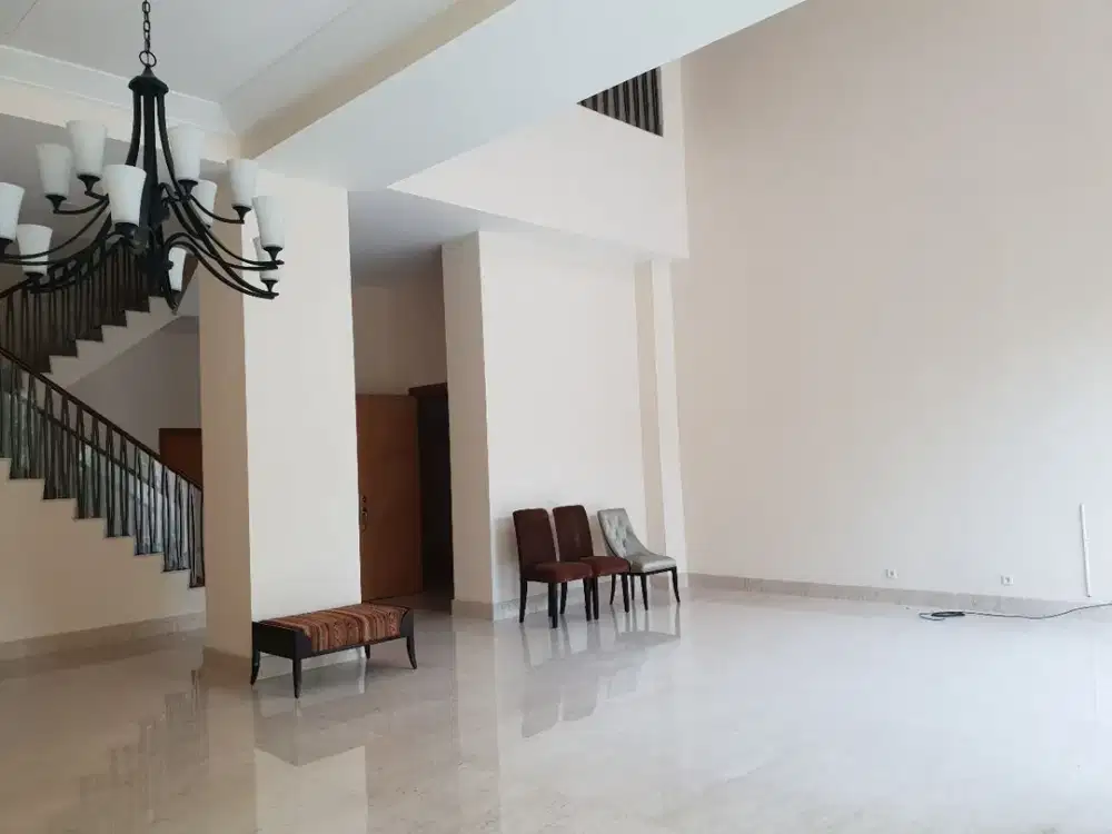 Dijual Townhouse Pakubuwono Residence – 4+1 BR (Size 543 Sqm) TERMURAH 32 Miliar SEBELUM TERJUAL PRIVATE SWIMMING POOL