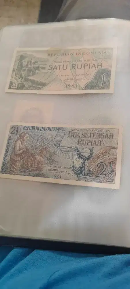 Jual koleksi uang lawas dari dalam dan luar negeri