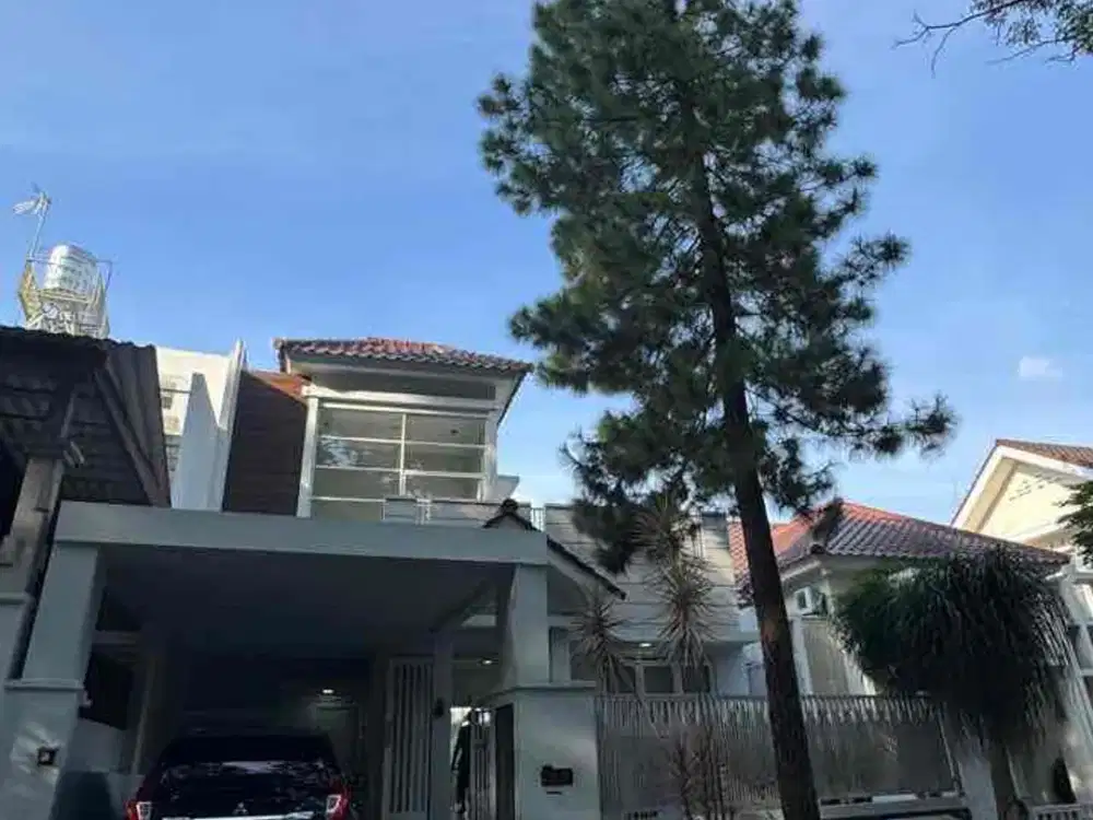 Dijual rumah mewah dua lantai di villa puncak tidar lengkap dengan kolam renang