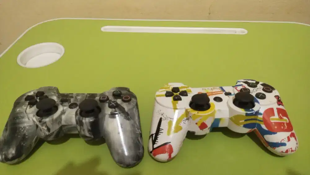 PS 3 slim 500gb, wireless control, full games, 2 dual shock