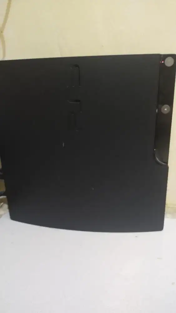 PS 3 slim 500gb, wireless control, full games, 2 dual shock