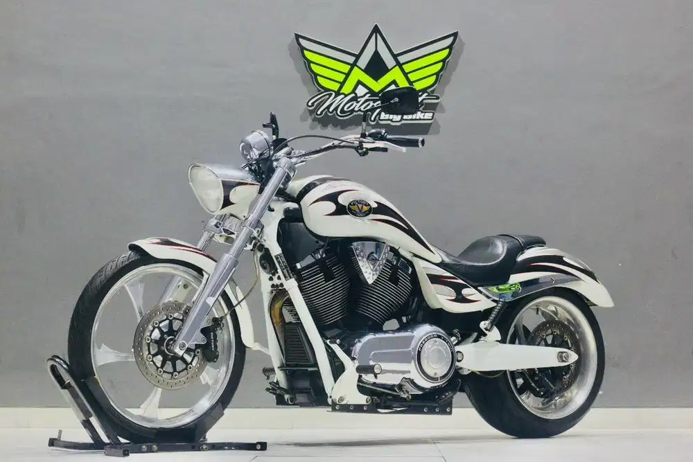 Victory vegas jackpot 1700 like new BMW triumph Sportster48