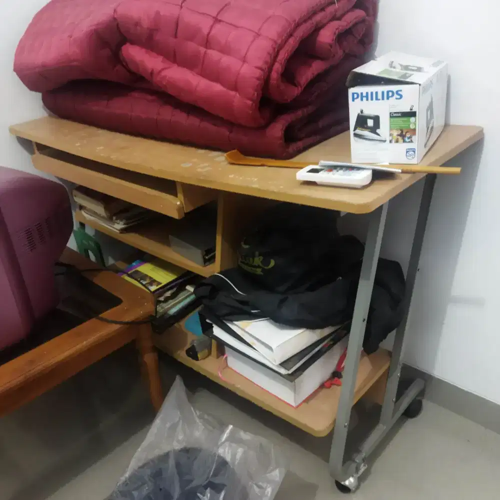 meja komputer masih lumayan baik