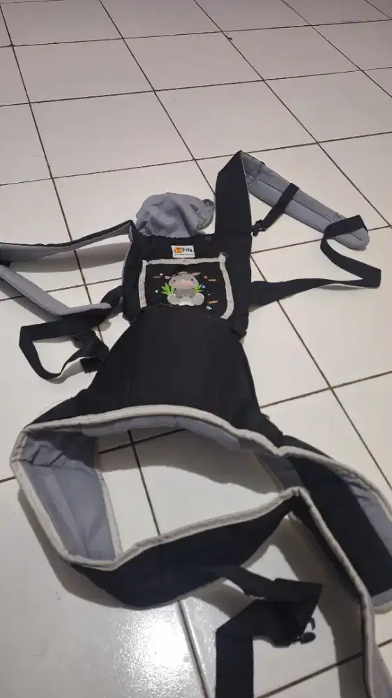 Di jual gendongan m shape depan belakang