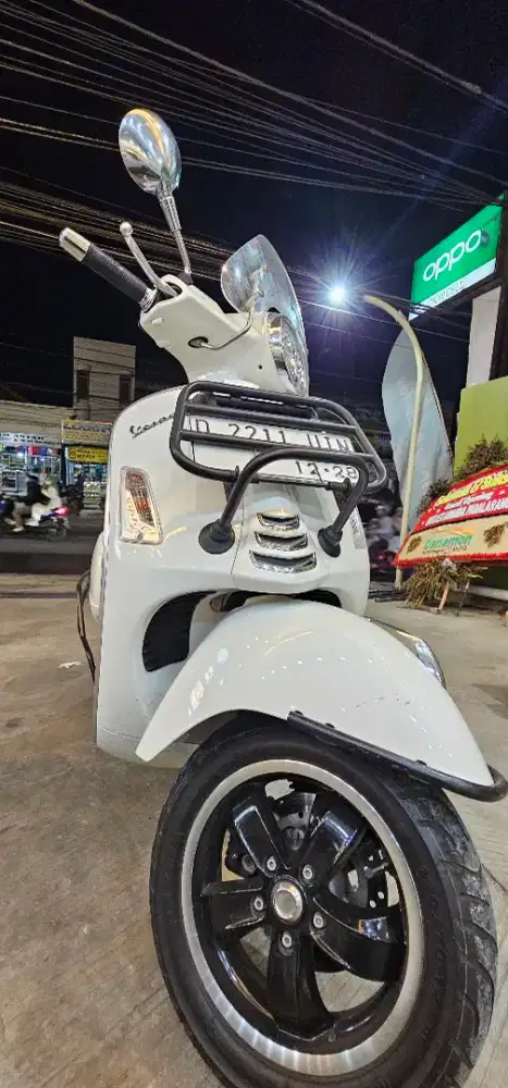Piagio GTS 150 putih
