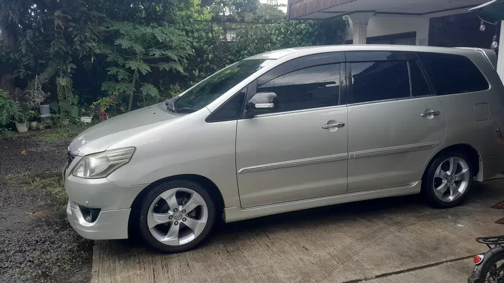 Toyota Kijang Innova 2013 Bensin