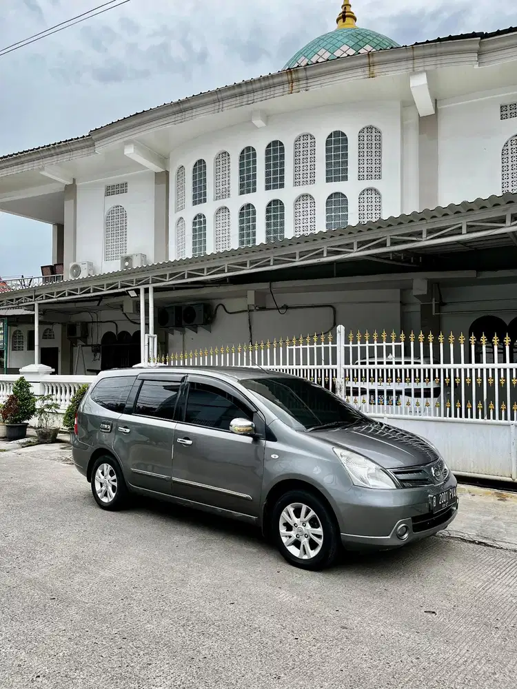 Nissan Grand livina 2011 Bensin