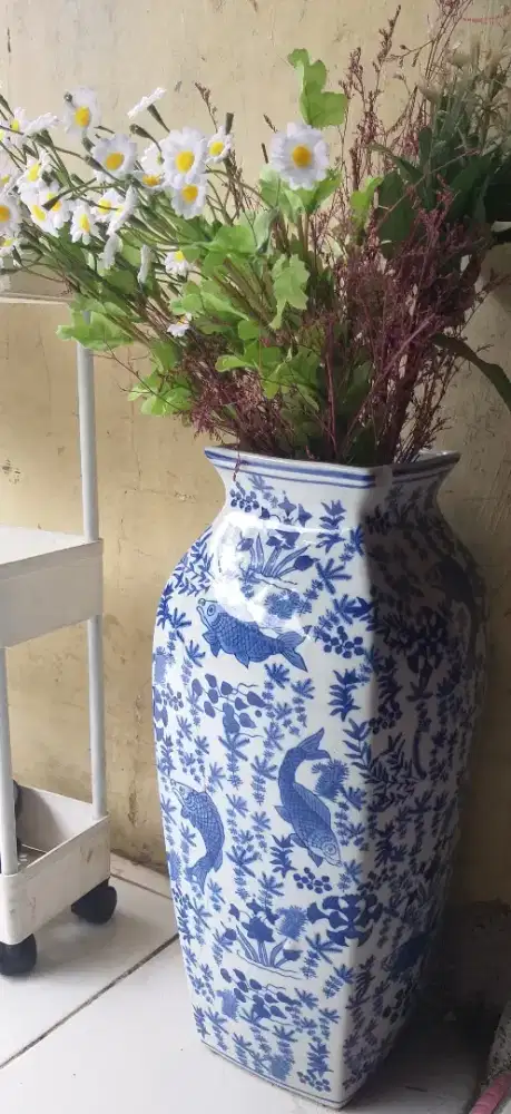 Guci bunga keramik besar dan meja console/rias