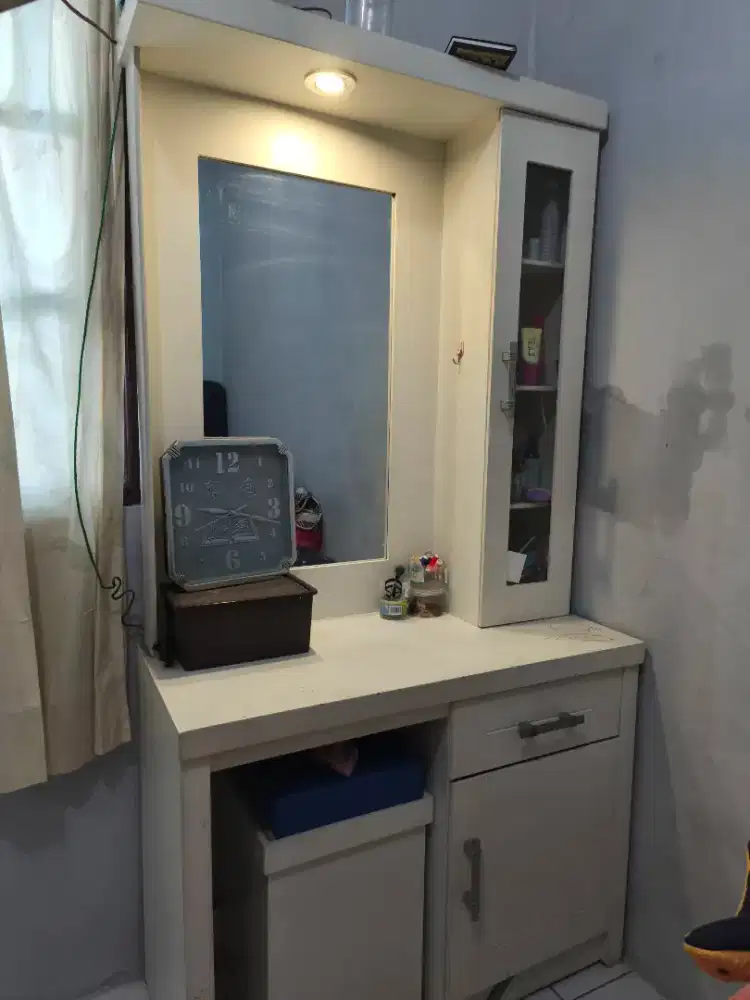 Meja Rias Kayu Multiplek Preloved