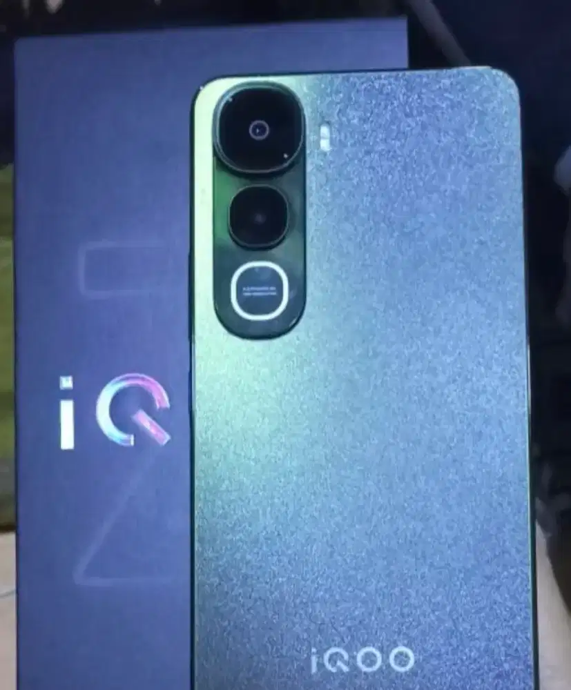 iQoo 8+8gb 128gb green