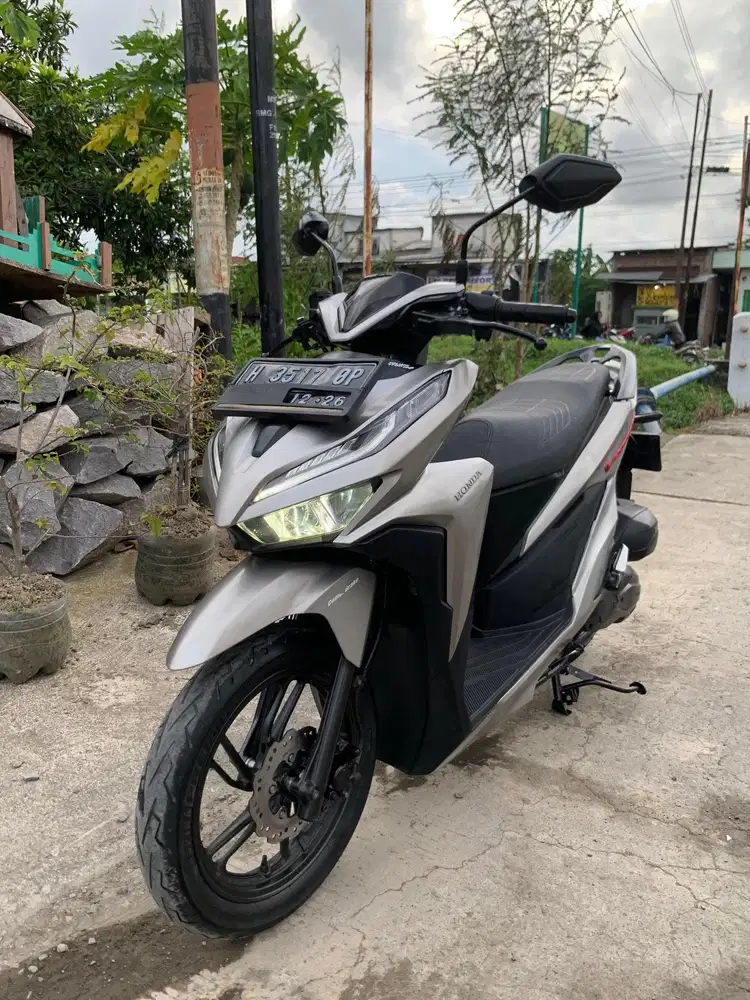 Vario 150 2021 warna silver