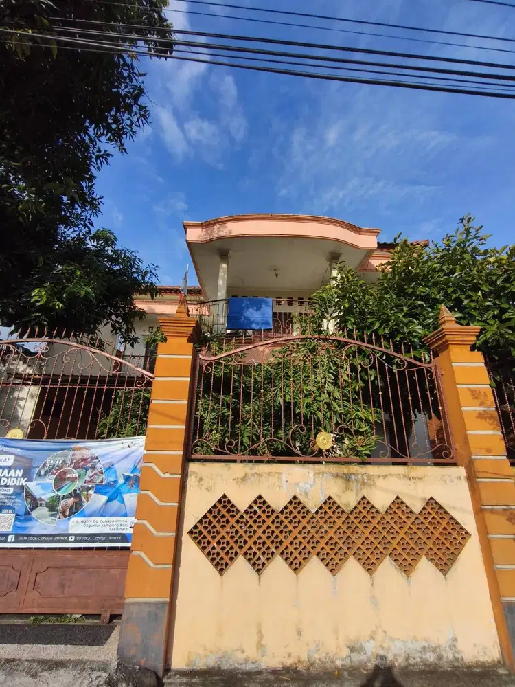 Dijual rumah 2 lantai