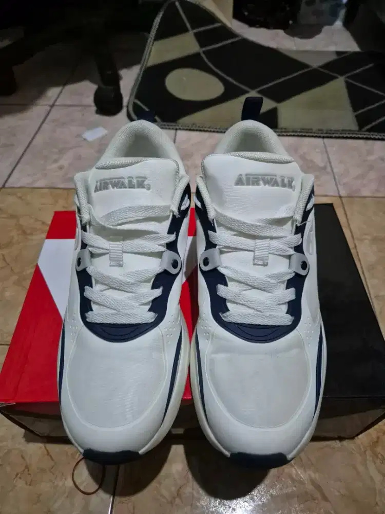 Sepatu Airwalk Putih Size 42