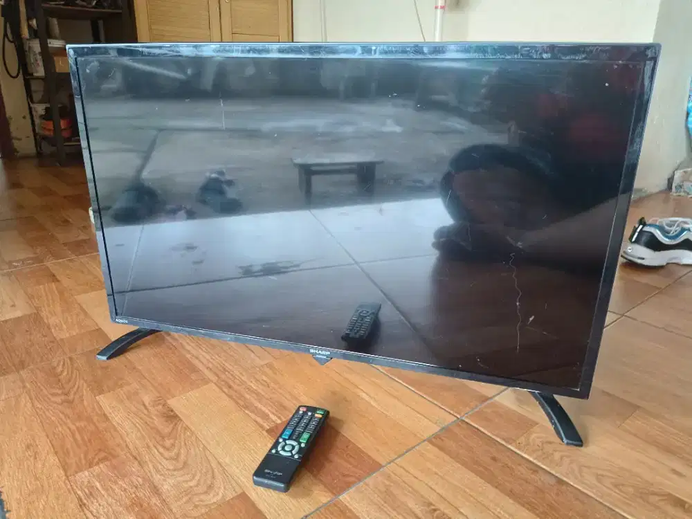 TV LED SHARP 32 (Kondisi mati)