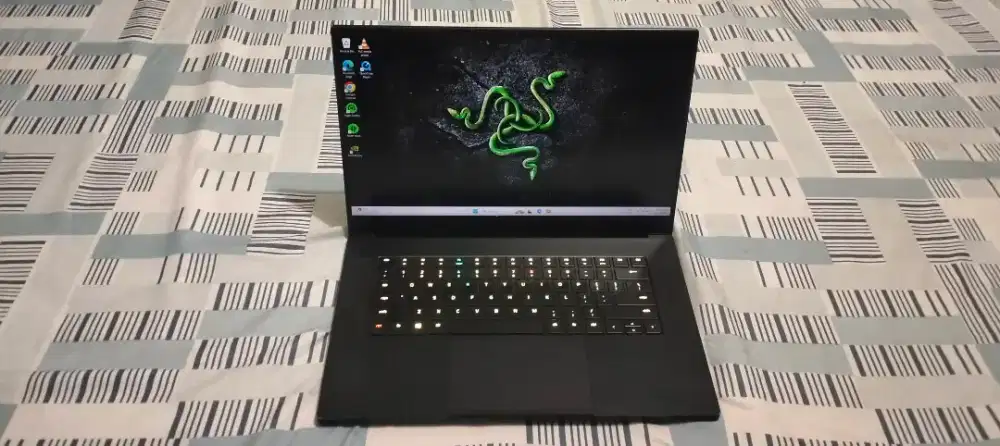 Rezer Blade 15 RTX2070 8GB i7 10875H RAM 16GB SSD 512GB