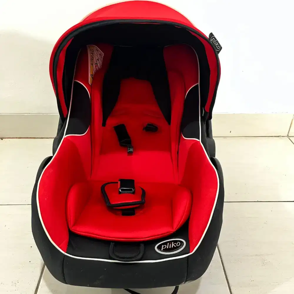 Tempat duduk anak di mobil