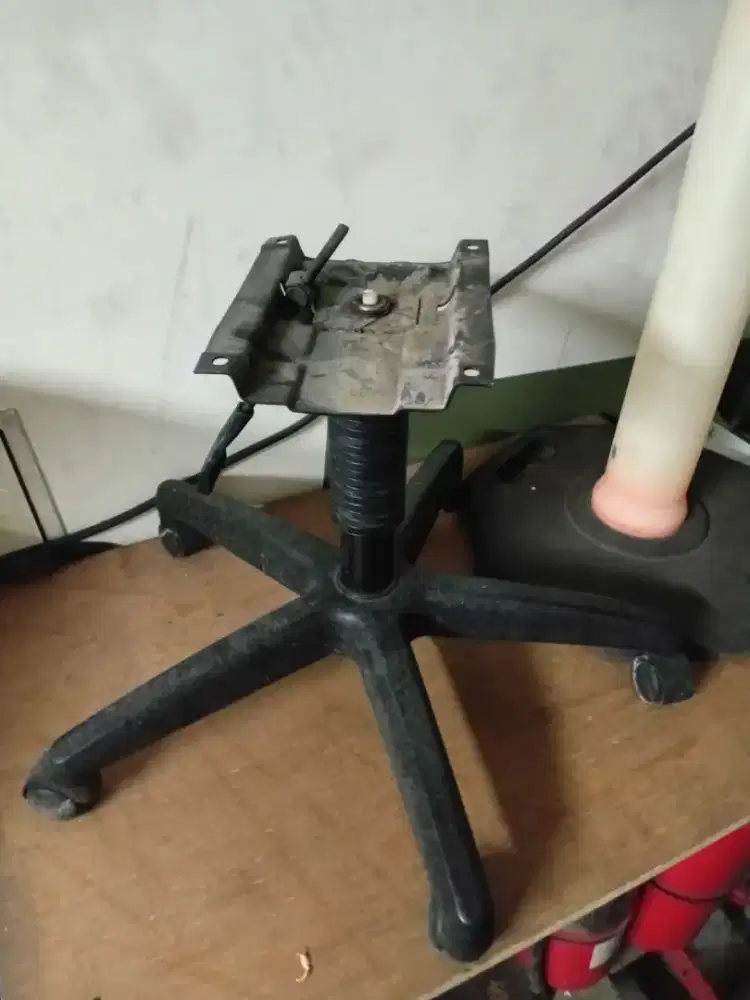 Kakinya kursi hidrolik