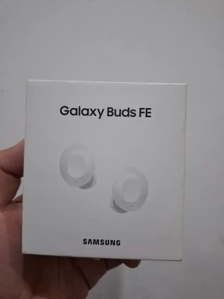 Samsung buds fe white