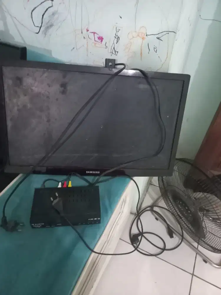 Tv Samsung 22 inchi dan stb sogo..