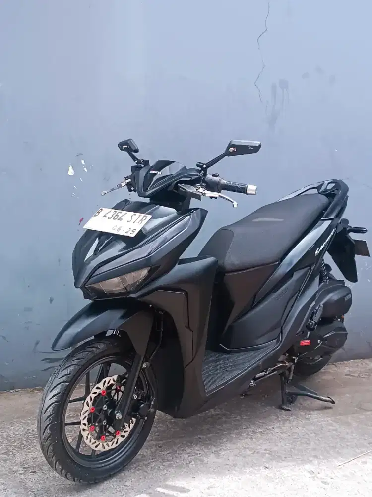 Vario 125 cbs iss 2019 hitam plat b