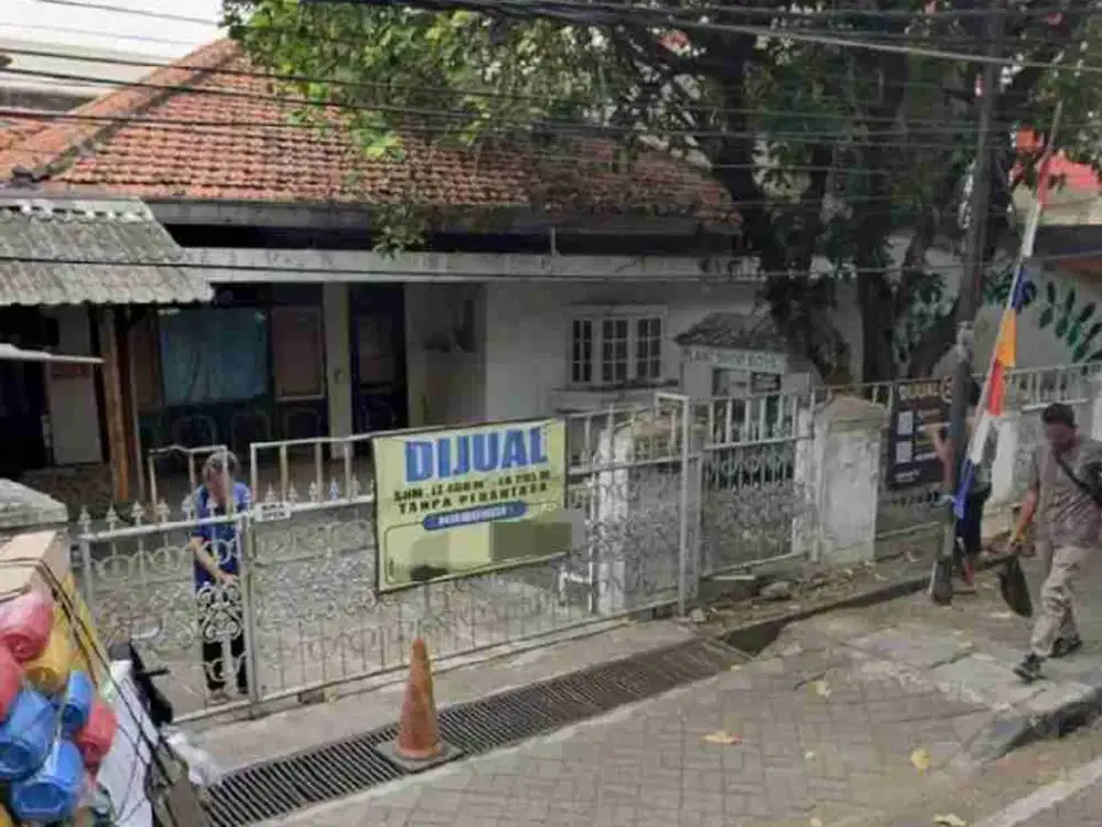 Rumah Raya Tebet Strategis