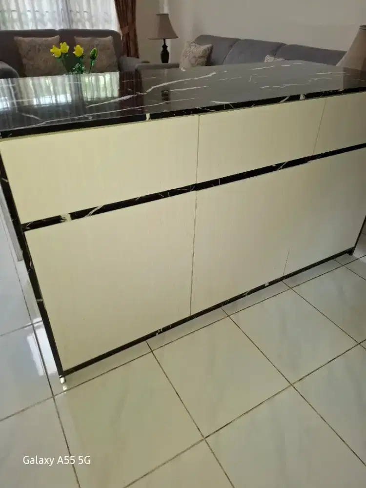 Bufet perlengkapan dapur