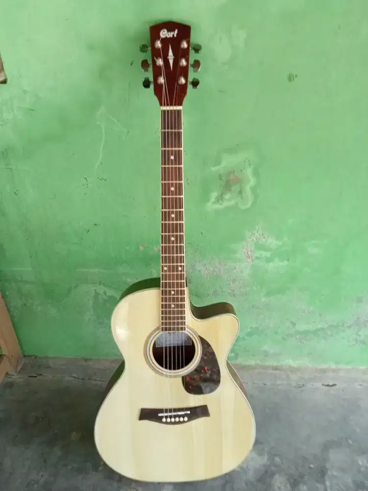 Gitar akustik custom