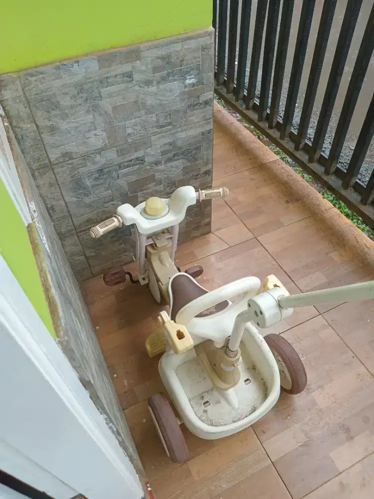 Di jual sepeda anak karna sudah tidak di pakai lagi