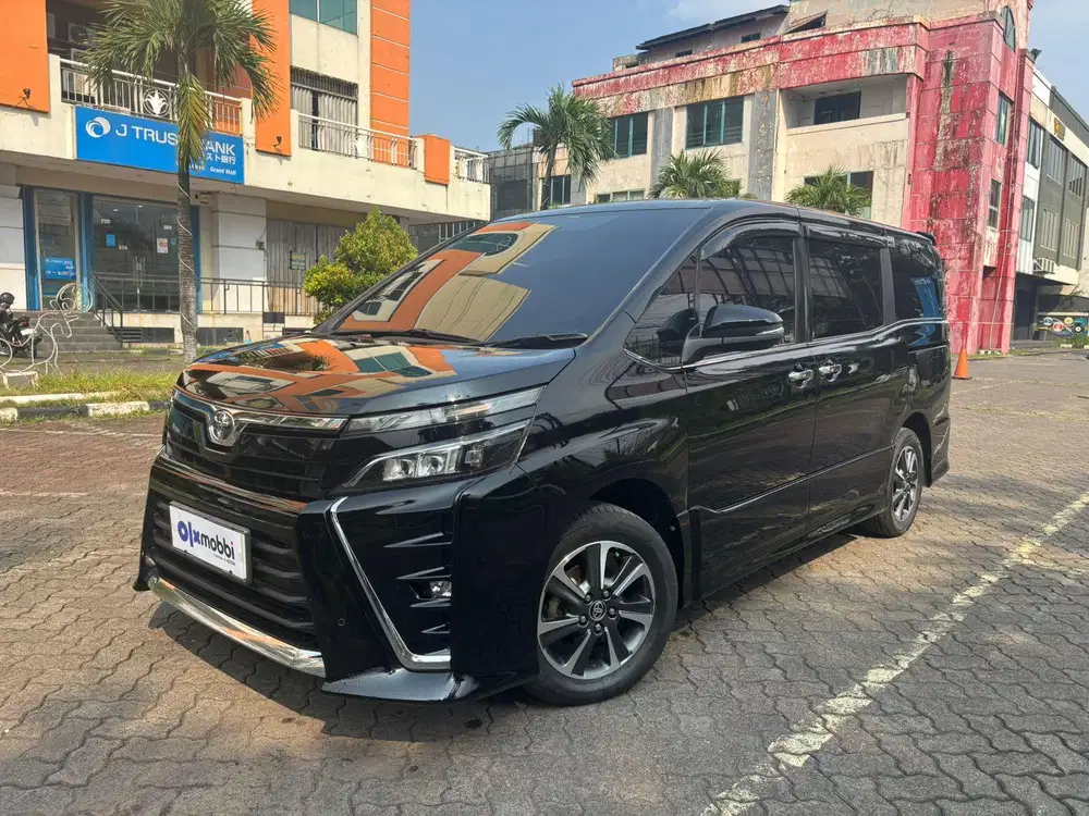 Pajak Panjang - Toyota Voxy 2.0 Bensin-AT 2020