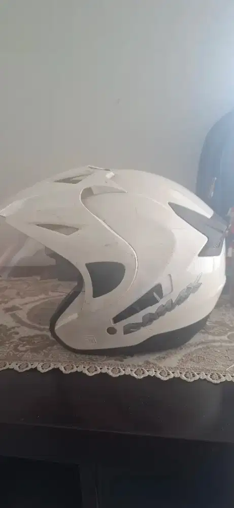Helm motor standart warna putih