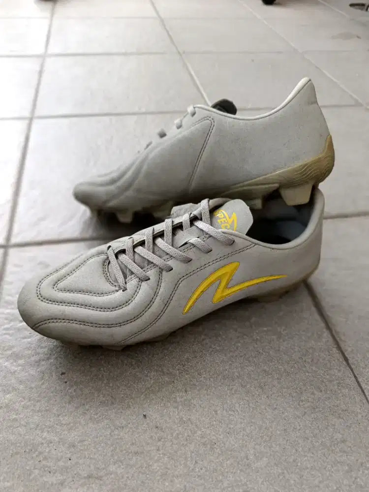 Sepatu Bola Specs Original