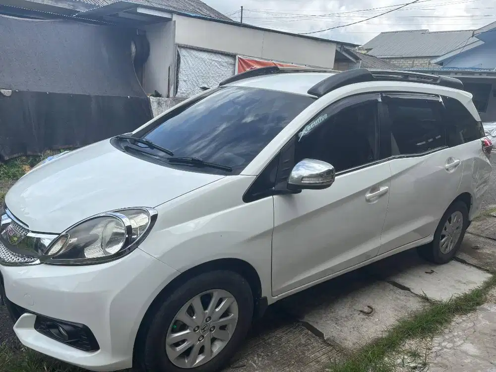 Mobilio putih km d bawah 98000