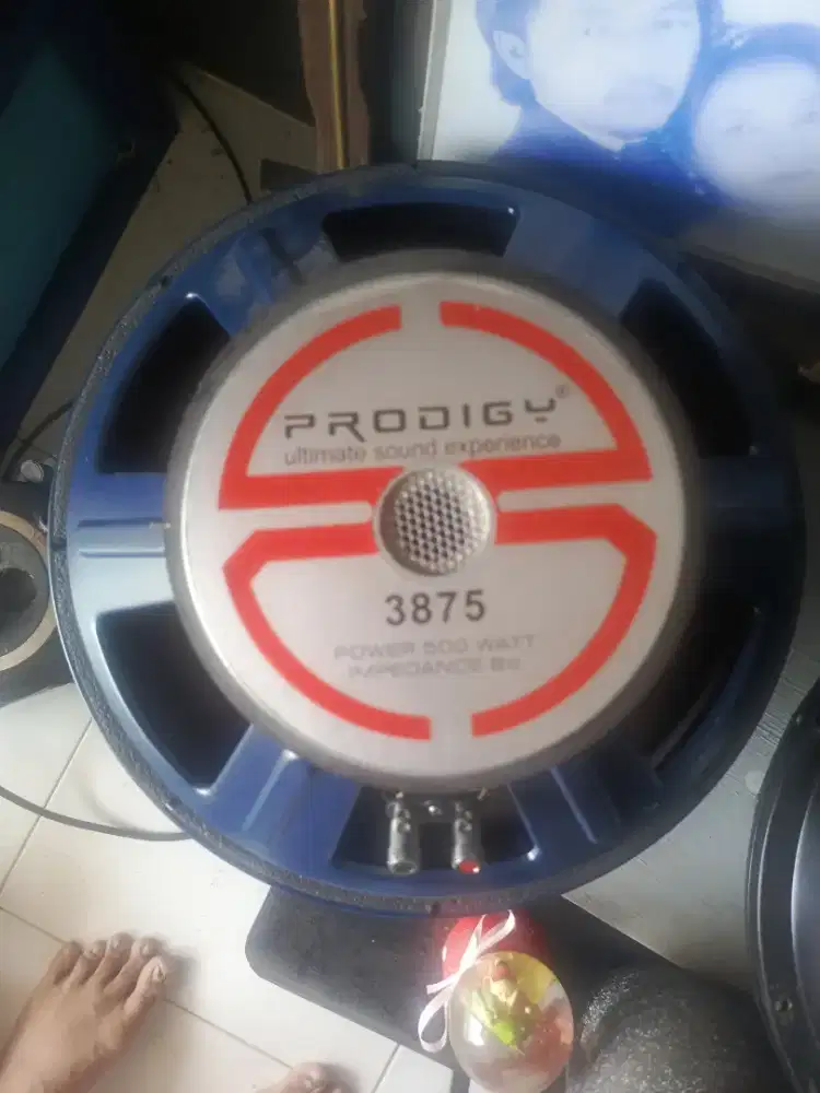 Jual speaker 15 inch kondisi normal.