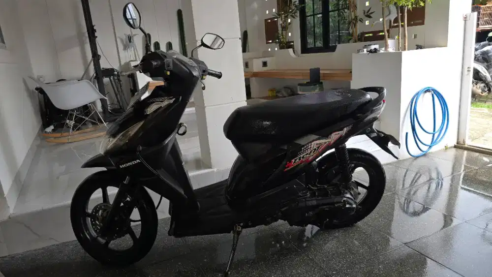 Dijual Honda Beat Karbu 2011 – Hitam
