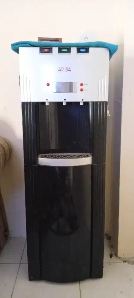 Dispenser galon bawah