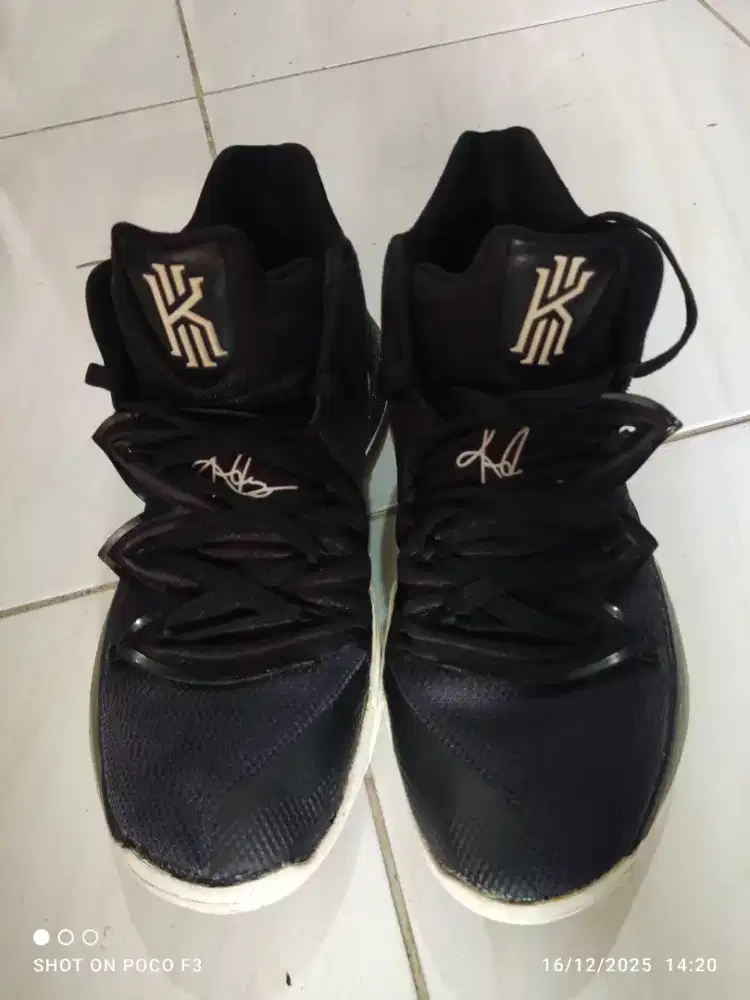 sepatu Nike kyrie 5