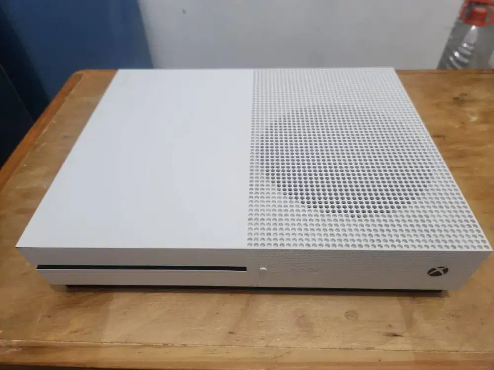 XBOX ONE S : 1TB (Varian Tinggi) Mulus/Seperti Baru