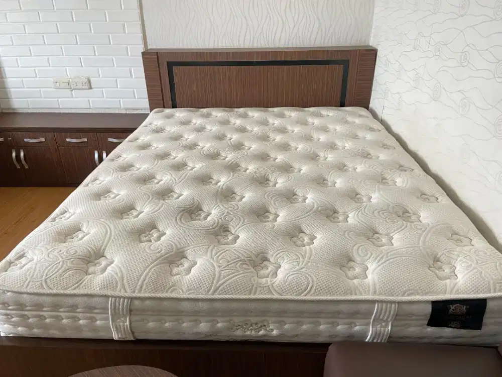 DIJUAL KASUR KING KOIL DAN DIPAN KONDISI MASIH BAGUS