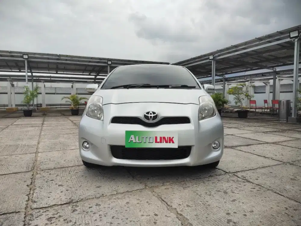 Yaris E 2013 AT Silver 2014 Matic Tangan Pertama 2012 Bagus Perorangan